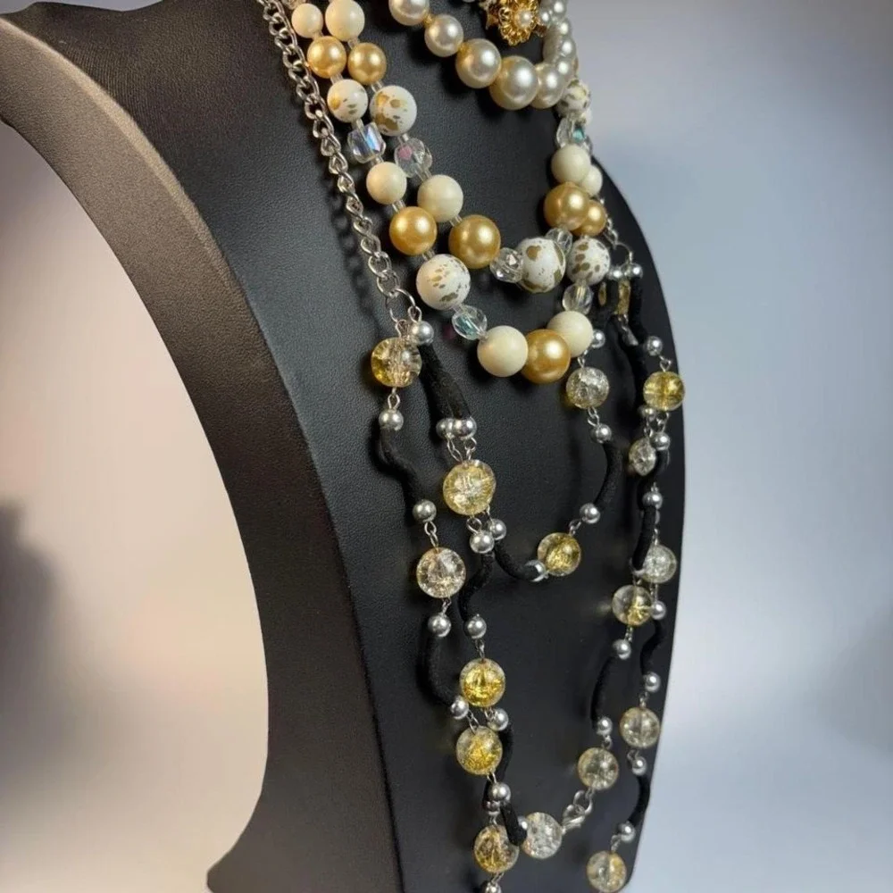 Glam necklace collection with pearl and gold tone costume and fashion jewelry - Picture 4 of 6